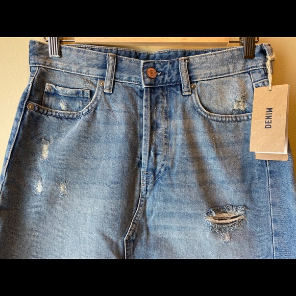✨BRAND NEW✨ H&M LIGHT BLUE DENIM SKIRT DISTRESSED - Picture 2 of 5